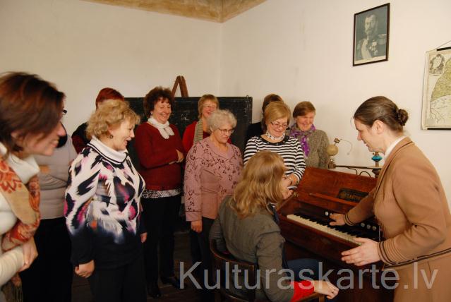 2012.g. Izbaudām cara laika mācību stundu Ventspils amatu mājā